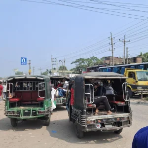 মহাসড়কে অটোরিকশার অপ্রতিরোধ্য যাত্রা, নিষেধাজ্ঞা শুধুই কাগজে-কলমে