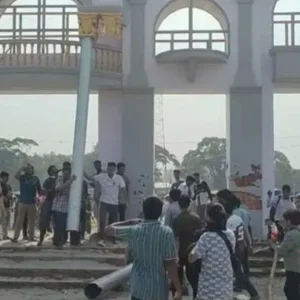 পুরাতন বাণিজ্য মেলার মাঠে শেকৃবি শিক্ষার্থীদের ভাঙচুর: মেলা কর্তৃপক্ষের মামলা