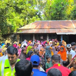 নিজ ঘরে বৃদ্ধাকে গলা কেটে হত্যা, মেয়ে বললেন ‘ওরা সব লুট করে নিয়ে গেছে’