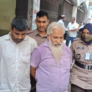 সিআইডি পরিচয়ে ১০ লাখ টাকা চাঁদা দাবি: সাবেক ইন্সপেক্টরসহ তিনজন রিমান্ডে
