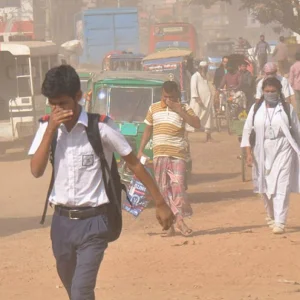 বিশ্বের দূষিত শহরের তালিকায় আজ ১২ নম্বরে ঢাকা