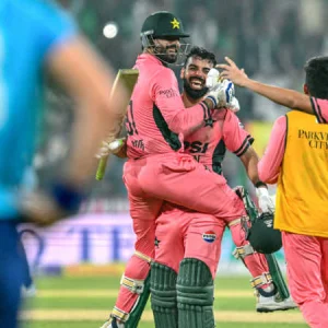 শেষ উইকেটে বিশ্বরেকর্ড, শাদাবের অবিশ্বাস্য সেঞ্চুরিতে পাকিস্তানের রূপকথার জয়