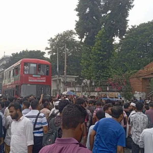 যুব উন্নয়নের প্রশ্নফাঁস, রাজধানীতে বিভিন্ন জায়গায় সড়ক অবরোধ করে বিক্ষোভ 