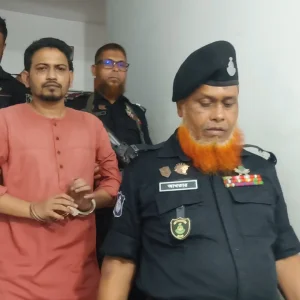 দীর্ঘদিন নজরদারিতে থাকা ‘চিকিৎসককে’ চেম্বার থেকে আটক