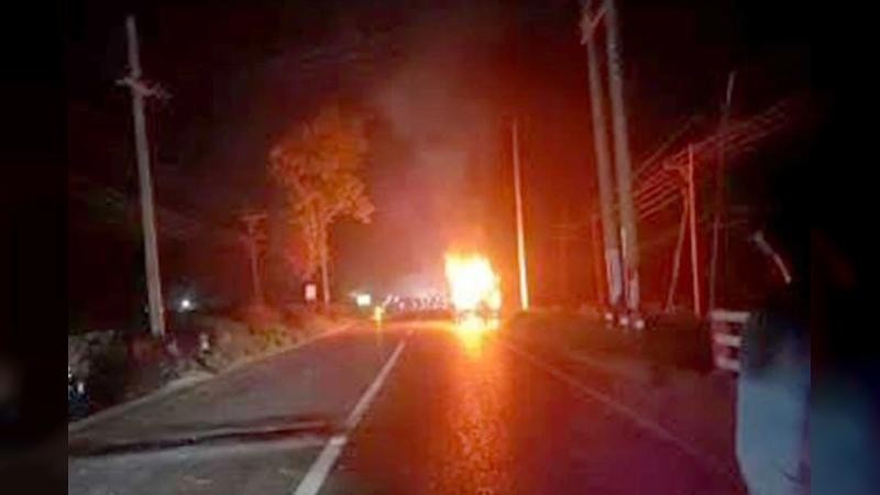 সাতকানিয়ায় সড়ক দুর্ঘটনায় নিহত ১, বাসে আগুন দিয়েছে বিক্ষুব্ধ জনতা