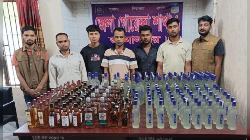 জামালপুরে ২১৭ বোতল ভারতীয় মদ ও মোটরসাইকেলসহ গ্রেপ্তার ৫