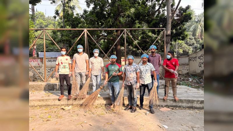জবি ছাত্রদল নেতা শাহরিয়ারের উদ্যোগে পরিচ্ছন্নতা অভিযান ও বৃক্ষরোপণ কর্মসূচি