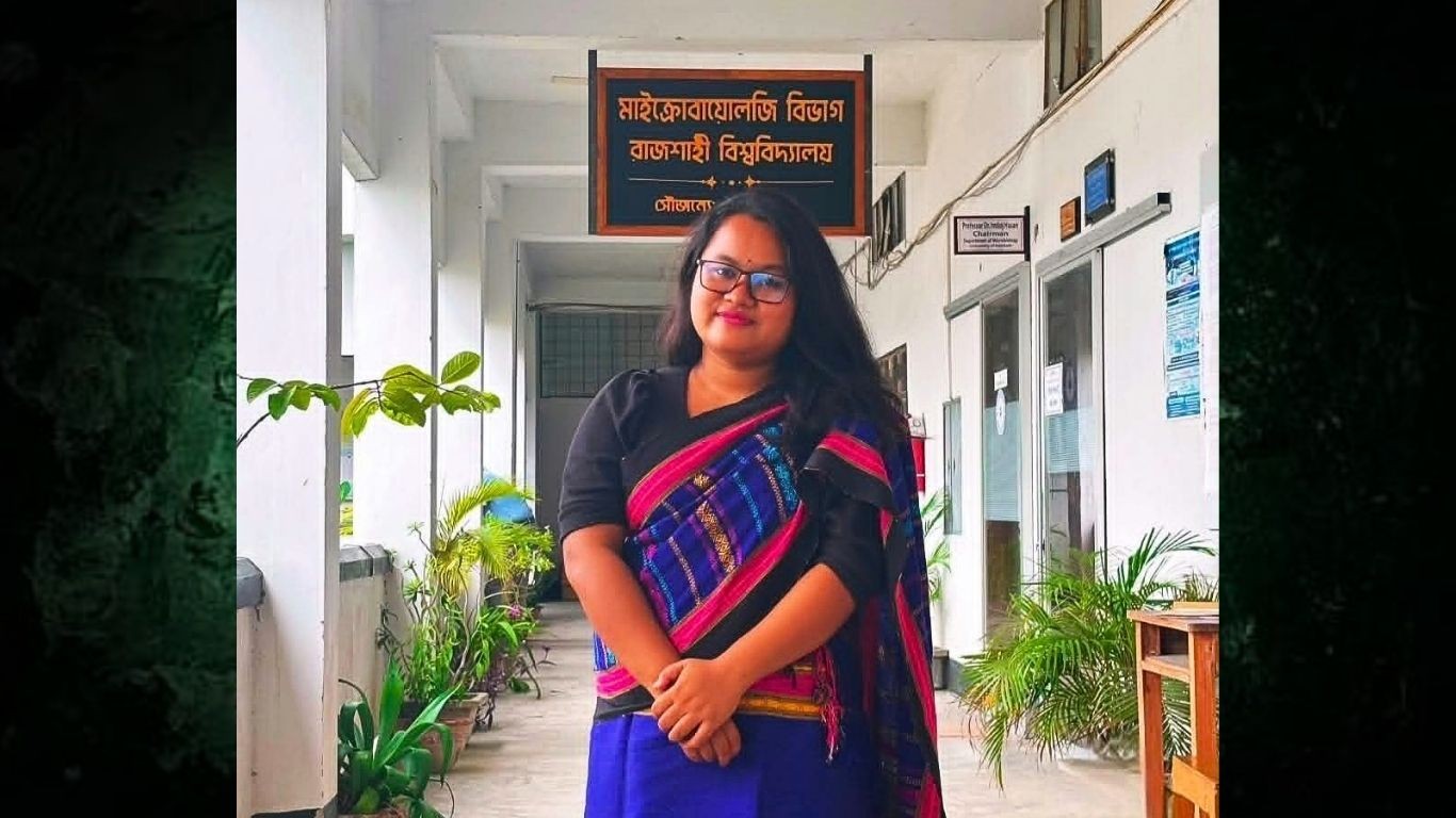 রাবি শিক্ষার্থীকে উন্নত চিকিৎসার জন্য এয়ার অ্যাম্বুলেন্সে ঢাকায় পাঠাল বিশ্ববিদ্যালয় প্রশাসন